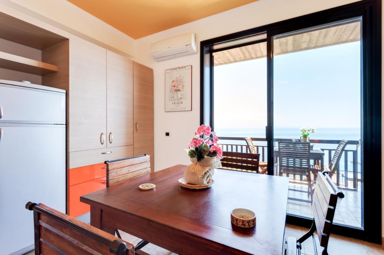 Taormina Panoramic Seaview Apartment Buitenkant foto